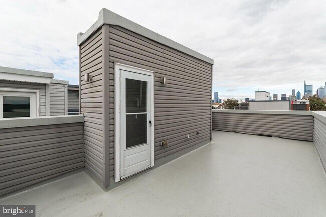 Building Photo - 1910 Fernon St