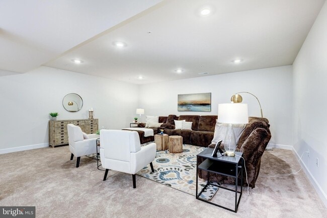 Building Photo - 6547 Clubhouse Dr