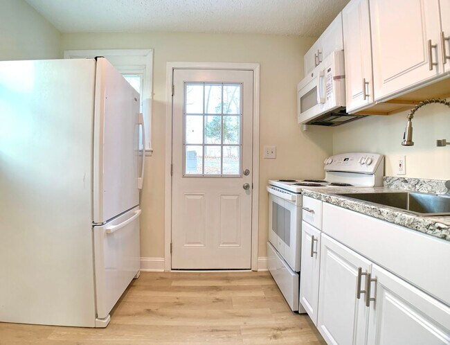 Building Photo - 845 Britton Springs Rd