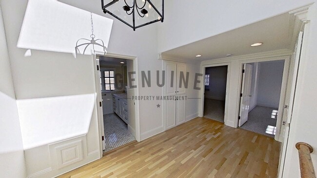 Building Photo - Beautiful Two-Level 5Bd 3.5Ba Home in Newport Beach