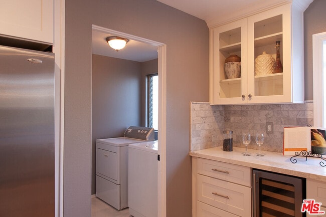 Building Photo - 4804 La Villa Marina