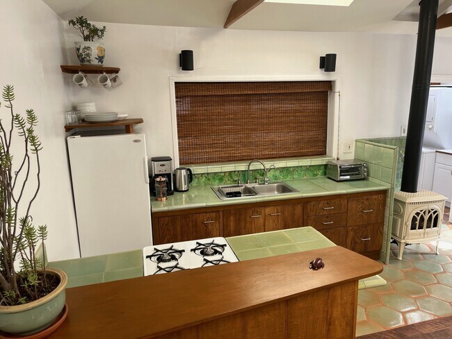 Building Photo - 840 Basin Dr