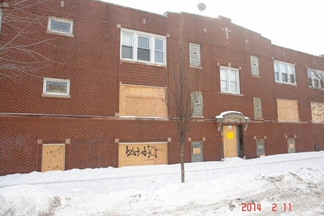 Primary Photo - 5600 S Whipple St