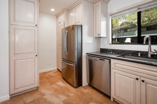 Building Photo - Beachside Living in Santa Barbara – 2-Bedr...