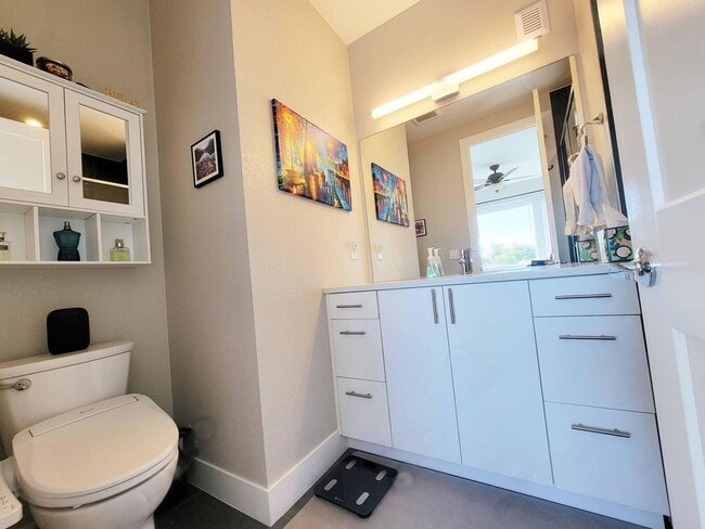 Building Photo - 3735 Kalamath St