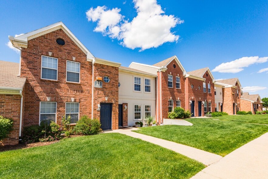 Maple Grove Villas 8602 Westown Pky West Des Moines IA 50266