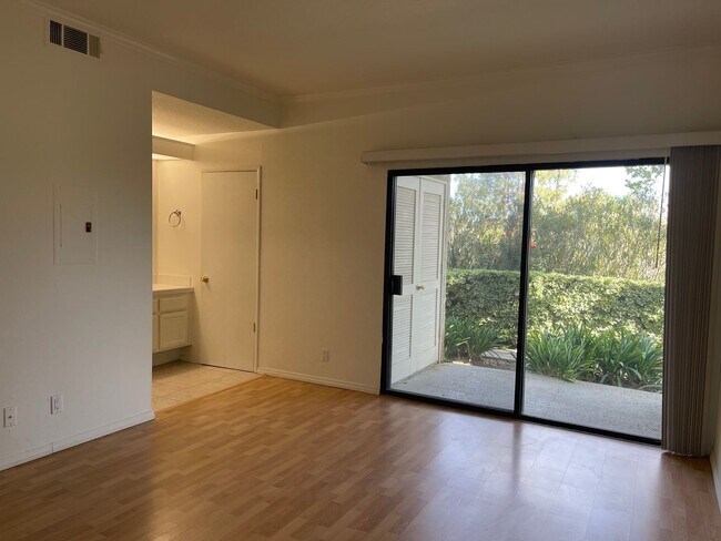 Building Photo - Adorable 1 bed 1 bath Apartment in Agoura Hills!