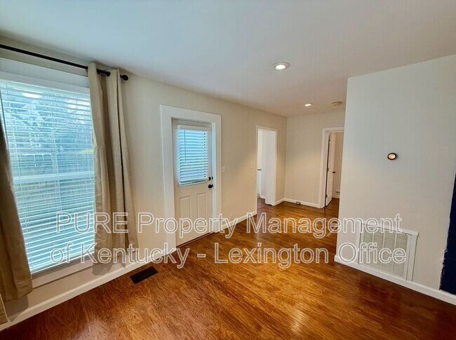 Building Photo - 611 N Broadway