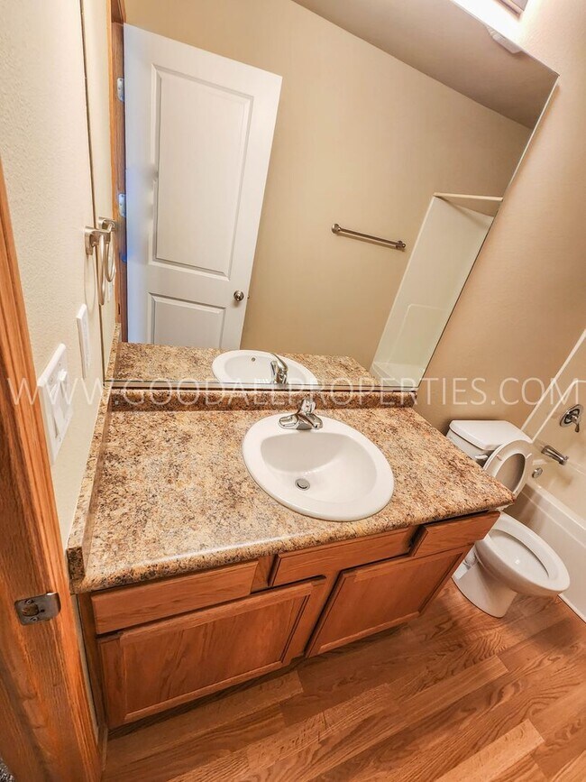 Building Photo - 2 Bedroom, 2 Bath Townhome in Pleasant Hill with 2-car attached garage