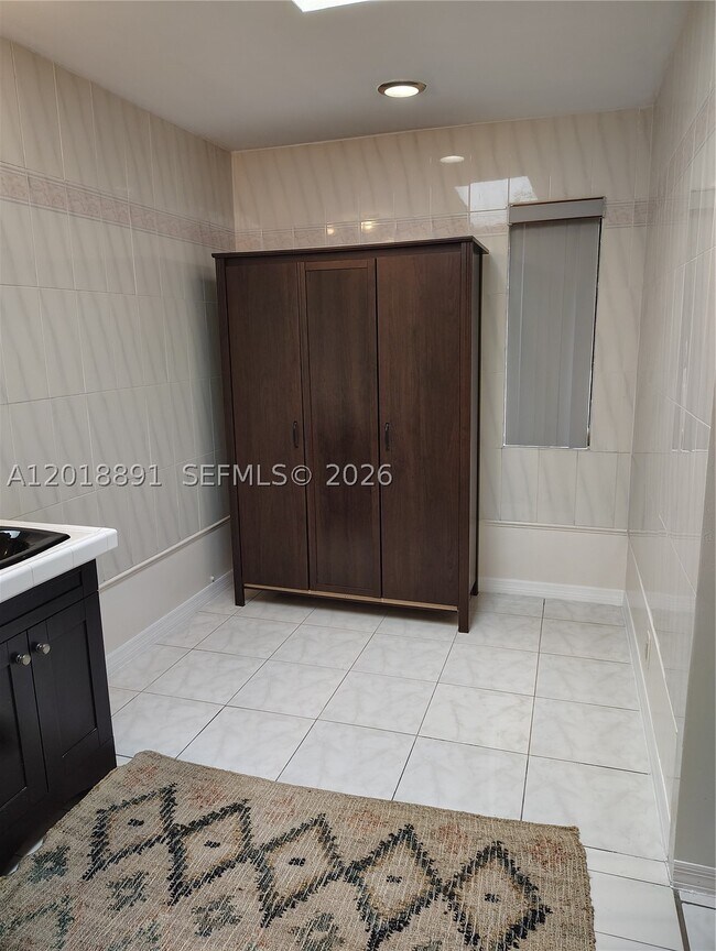 Building Photo - 1100 SW 88th Ave