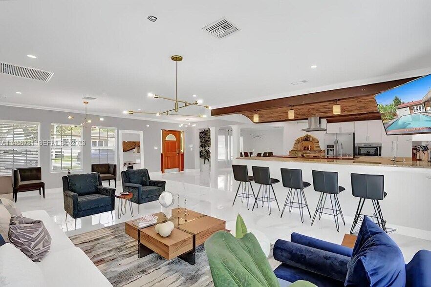 Building Photo - 247 SW 5th St