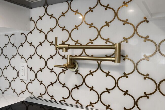 Building Photo - Fully Remodeled 5/4 Art Deco-Inspired Home...