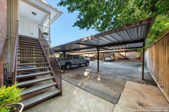 Building Photo - 7815 Broadway St