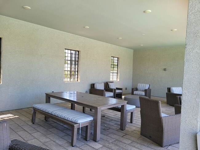 Building Photo - 2754 S Apache Dr
