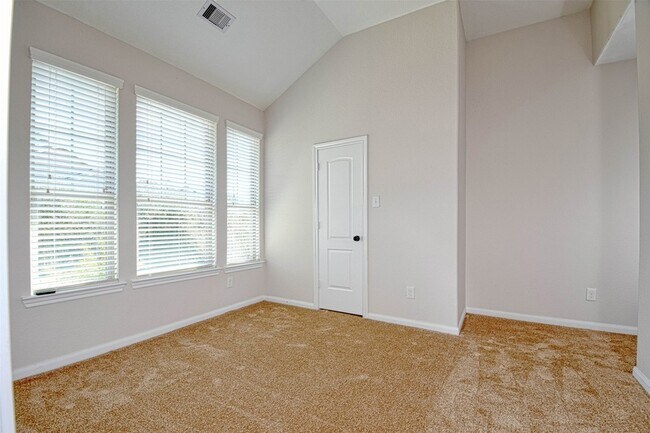 Building Photo - 38 Cheswood Manor Drive