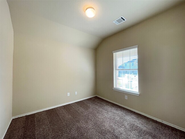 Building Photo - 3650 Sumner Lodge Dr