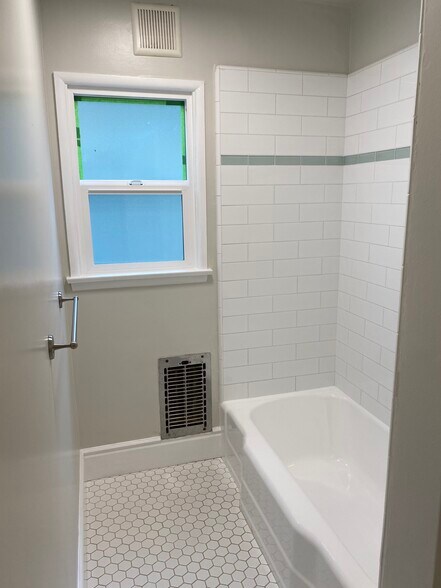 Bathroom - 1119 Washington Ave