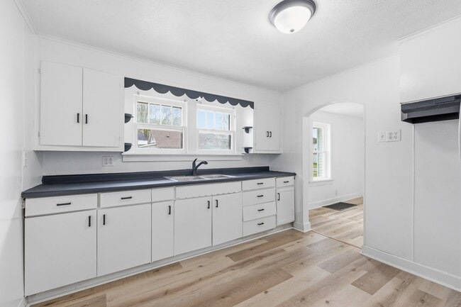 Building Photo - 2012 Arrow Ave