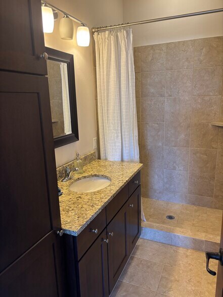 Upstairs bathroom - 6169 Park Ln S