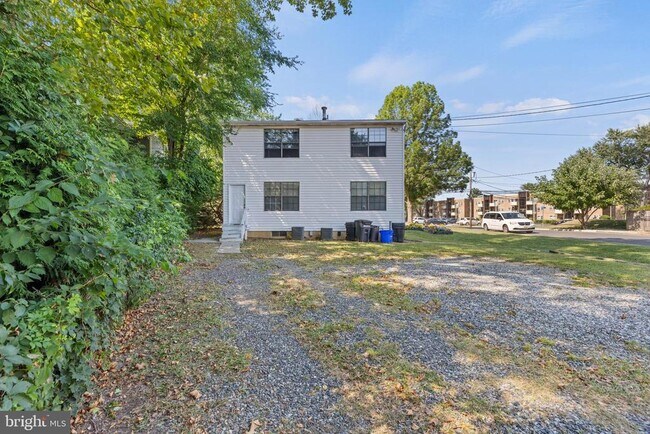 Building Photo - 348 Woodlawn Terrace