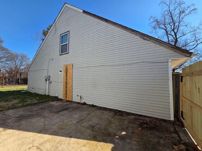 Building Photo - 96 Willow Dr