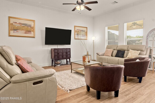 Building Photo - 120 Sugar Crest Dr