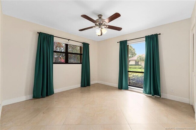 Building Photo - 3281 SW Bobalink Way