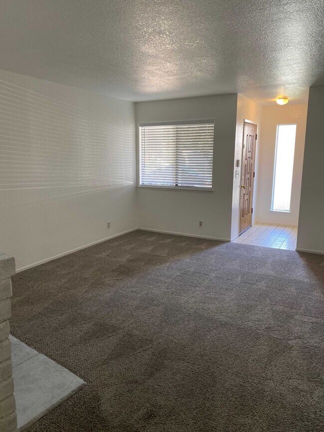 Building Photo - 4819 Suncrest Way