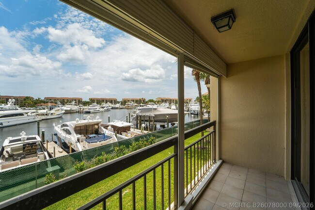 Building Photo - 2601 Marina Isle Way