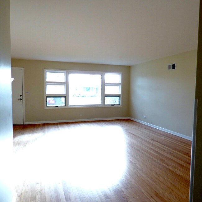 Building Photo - 1332 W Mulloy Dr