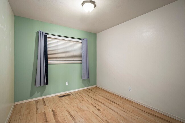 Building Photo - 2072 Lonnie Ln