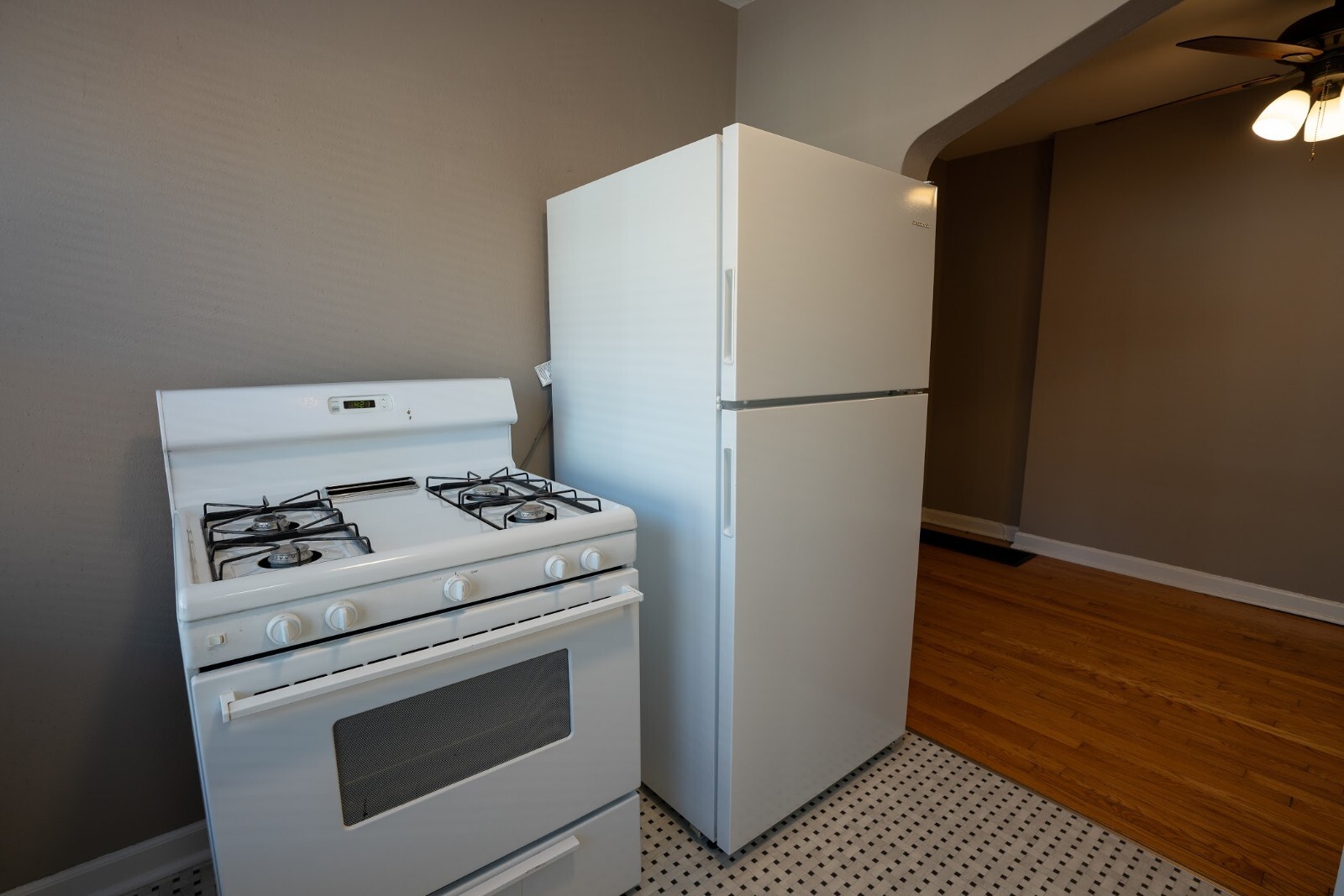 Building Photo - 5608 Chippewa St