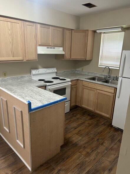 Building Photo - 214 Hudson Dr