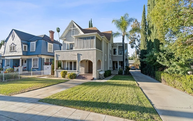 Building Photo - 120 W Olive Ave