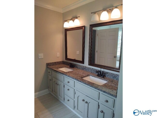 Building Photo - 3102 Connomara Ct SE