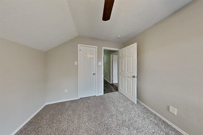 Building Photo - 2415 Pebbledowne Cir