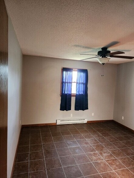 Bedroom - 920 N Walnut St