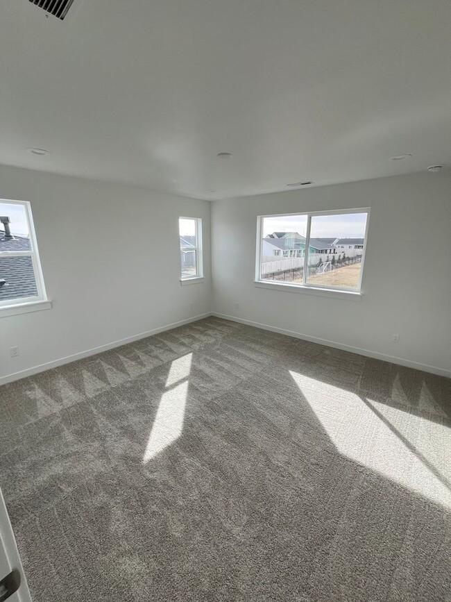 Building Photo - Brand New 3 bed 2.5 bath with flex room No...