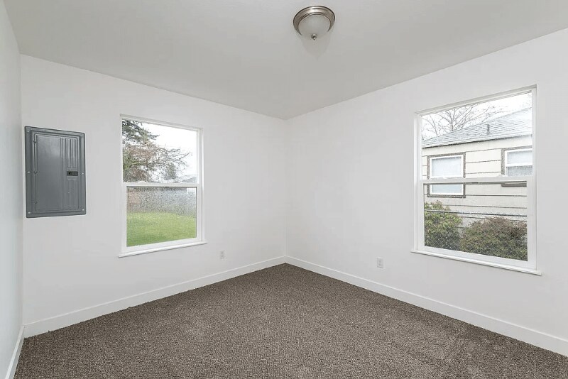 Building Photo - 1018 E 56th St