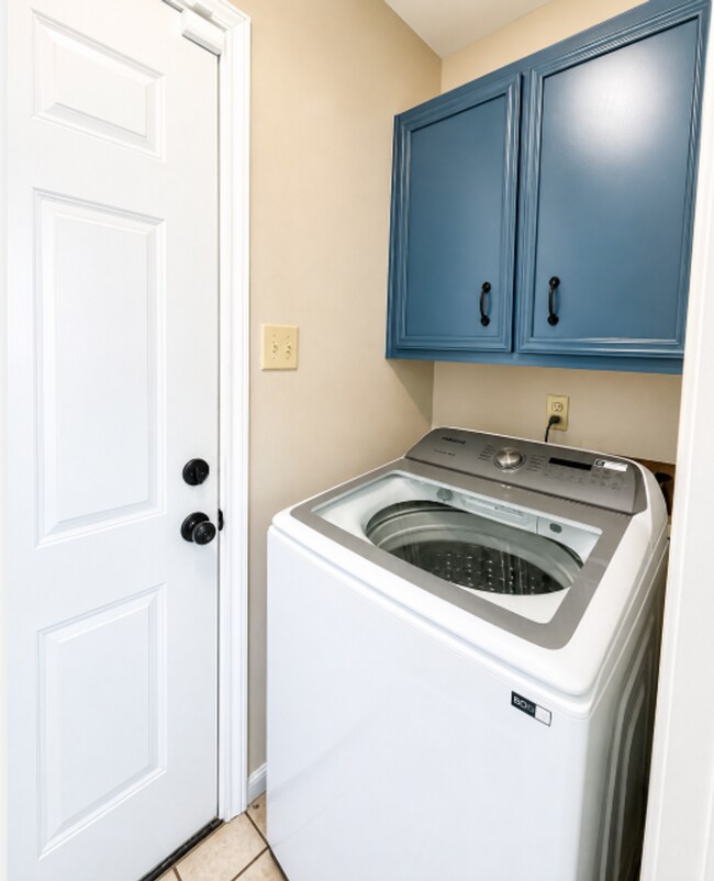 Building Photo - AVAILABLE MAY 18; APPLY ON OUR WEBSITE TODAY!!