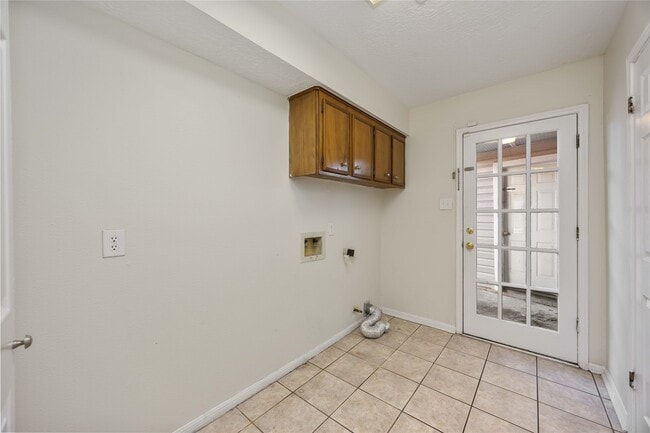 Building Photo - 5411 Mossy Timbers Dr