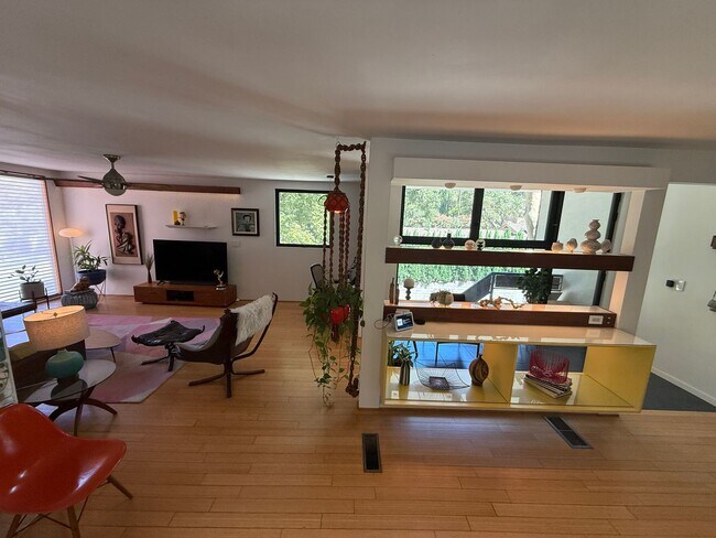 Building Photo - Mid-Century Modern 3-Bedroom Home with Pri...