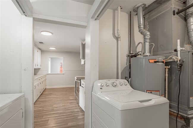 Building Photo - 1819 Ave Q