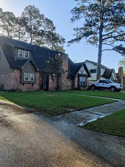 Building Photo - 1607 N Hollow Dr