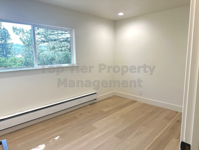 Building Photo - Beautifully Remodeled 4 Bedroom / 3 Bath /...