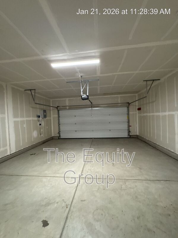 Building Photo - 1829 W Prescott Ave