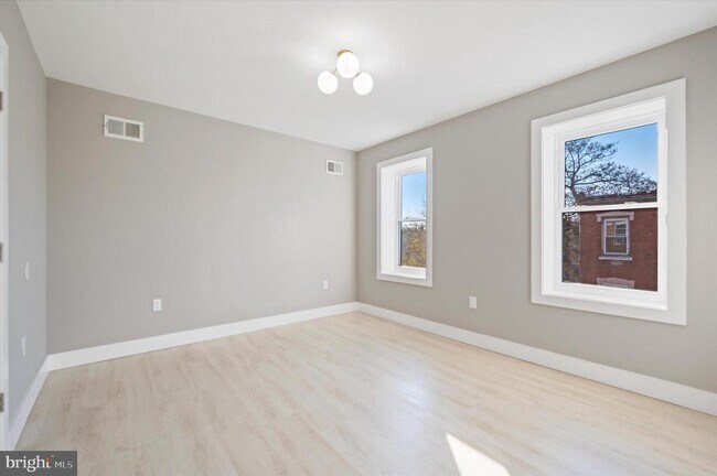 Building Photo - 2425 Turner St