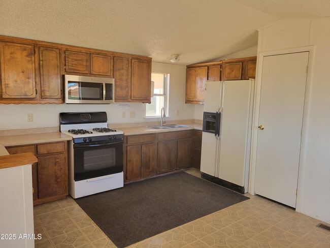 Building Photo - 2548 N Calle Tercero