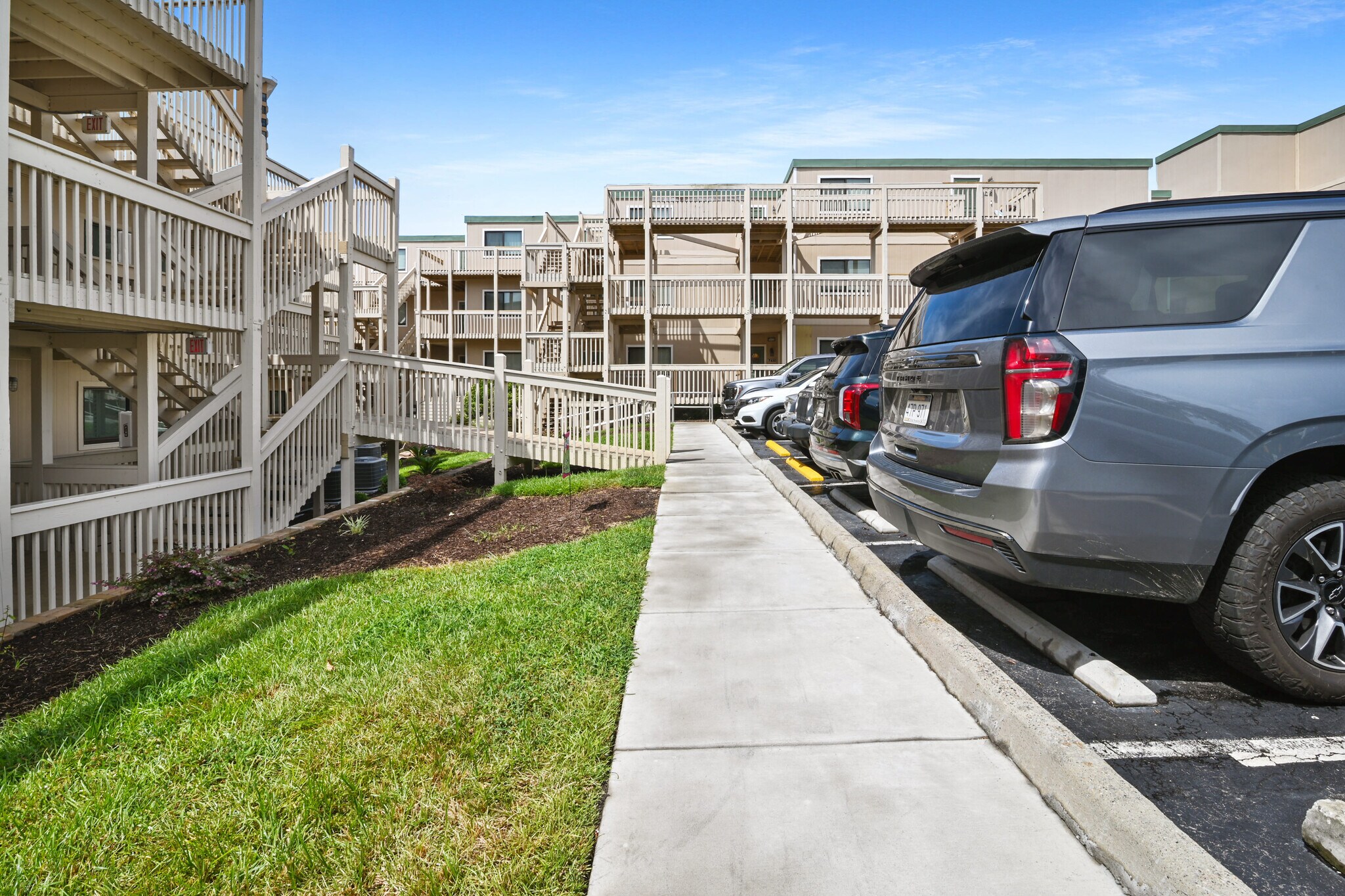 Building Photo - 9661 Shore Dr