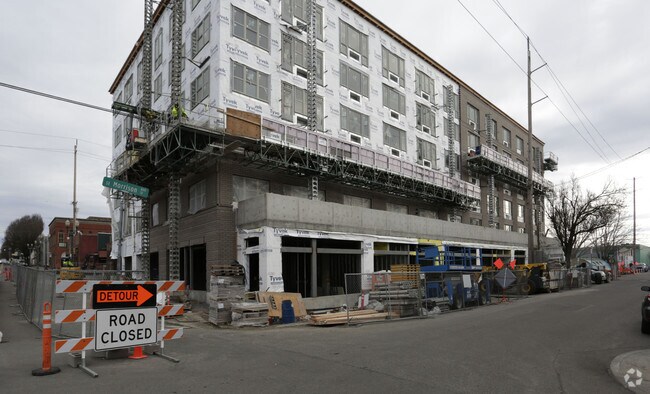 Building Photo - 888